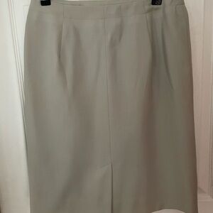 Jones New York Classic light gray Skirt size 10